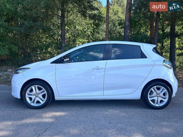 Белый Рено Зое, объемом двигателя 0 л и пробегом 165 тыс. км за 9150 $, фото 8 на Automoto.ua