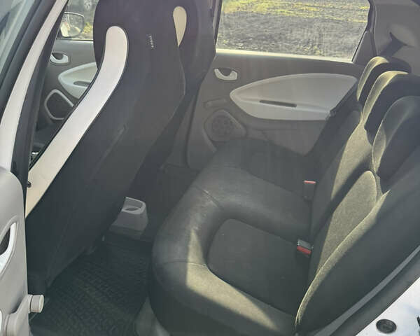 Білий Рено Зое, об'ємом двигуна 0 л та пробігом 47 тис. км за 8700 $, фото 15 на Automoto.ua