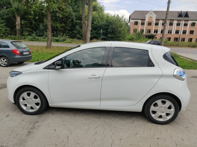 Белый Рено Зое, объемом двигателя 0 л и пробегом 190 тыс. км за 8900 $, фото 15 на Automoto.ua