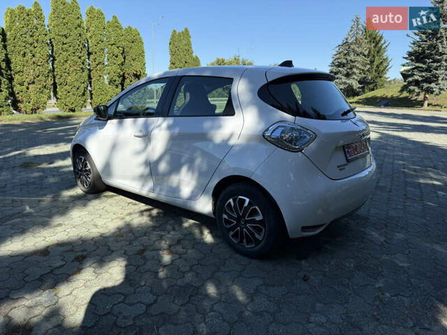 Белый Рено Зое, объемом двигателя 0 л и пробегом 57 тыс. км за 9500 $, фото 5 на Automoto.ua
