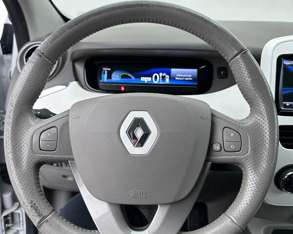 Белый Рено Зое, объемом двигателя 0 л и пробегом 96 тыс. км за 9500 $, фото 15 на Automoto.ua