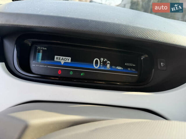 Білий Рено Зое, об'ємом двигуна 0 л та пробігом 47 тис. км за 8700 $, фото 14 на Automoto.ua