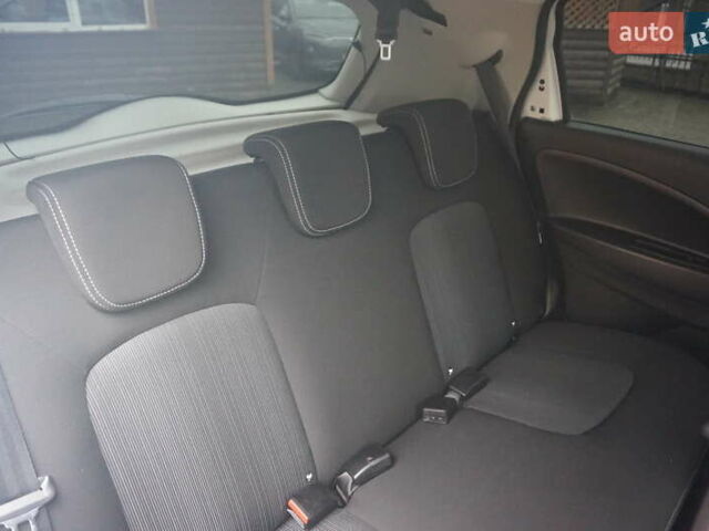 Білий Рено Зое, об'ємом двигуна 0 л та пробігом 37 тис. км за 10777 $, фото 48 на Automoto.ua