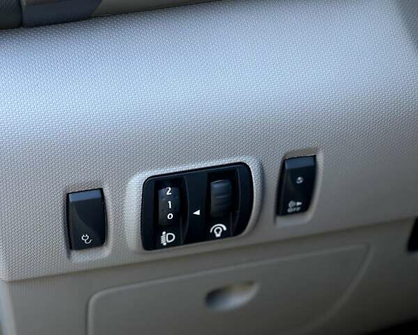 Белый Рено Зое, объемом двигателя 0 л и пробегом 40 тыс. км за 12000 $, фото 40 на Automoto.ua