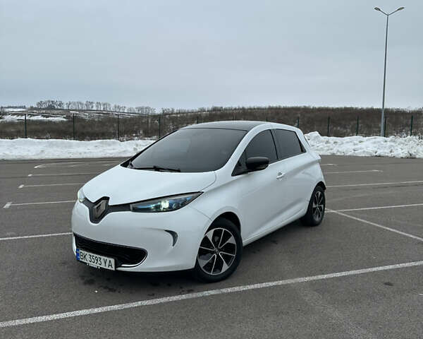 Белый Рено Зое, объемом двигателя 0 л и пробегом 129 тыс. км за 9399 $, фото 7 на Automoto.ua