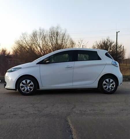 Белый Рено Зое, объемом двигателя 0 л и пробегом 176 тыс. км за 9000 $, фото 3 на Automoto.ua