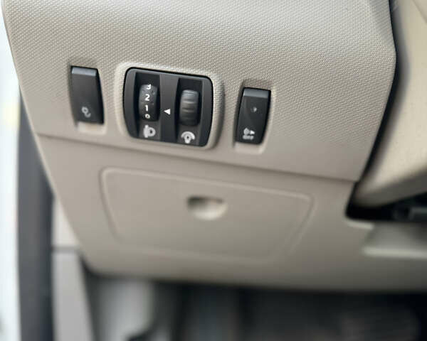 Білий Рено Зое, об'ємом двигуна 0 л та пробігом 87 тис. км за 8500 $, фото 14 на Automoto.ua