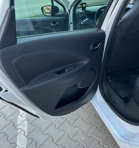 Белый Рено Зое, объемом двигателя 0 л и пробегом 86 тыс. км за 9999 $, фото 15 на Automoto.ua