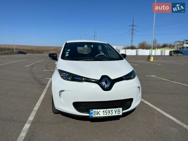 Белый Рено Зое, объемом двигателя 0 л и пробегом 55 тыс. км за 9500 $, фото 13 на Automoto.ua