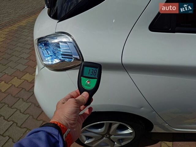 Белый Рено Зое, объемом двигателя 0 л и пробегом 100 тыс. км за 9444 $, фото 71 на Automoto.ua