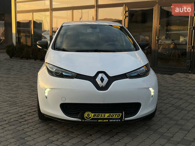 Белый Рено Зое, объемом двигателя 0 л и пробегом 153 тыс. км за 8000 $, фото 1 на Automoto.ua