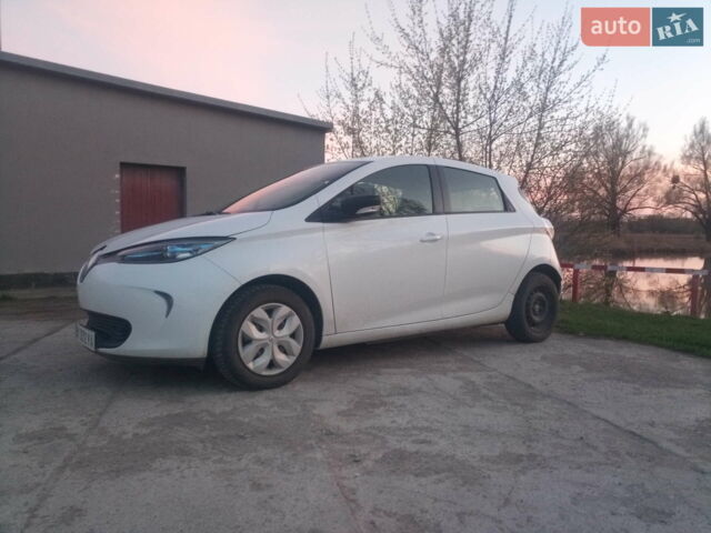 Белый Рено Зое, объемом двигателя 0 л и пробегом 27 тыс. км за 11200 $, фото 1 на Automoto.ua