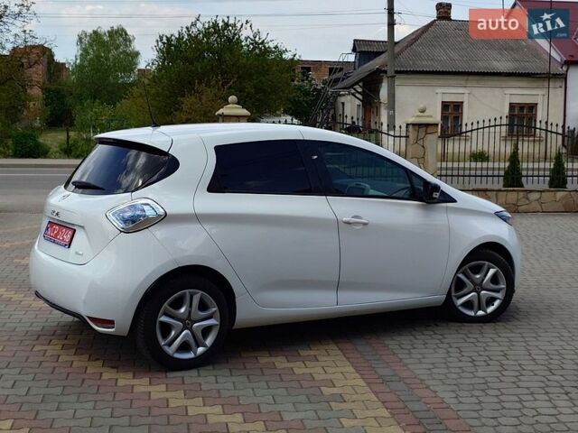 Белый Рено Зое, объемом двигателя 0 л и пробегом 100 тыс. км за 9444 $, фото 7 на Automoto.ua