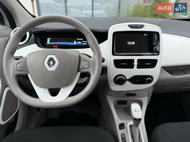 Белый Рено Зое, объемом двигателя 0 л и пробегом 127 тыс. км за 9200 $, фото 36 на Automoto.ua