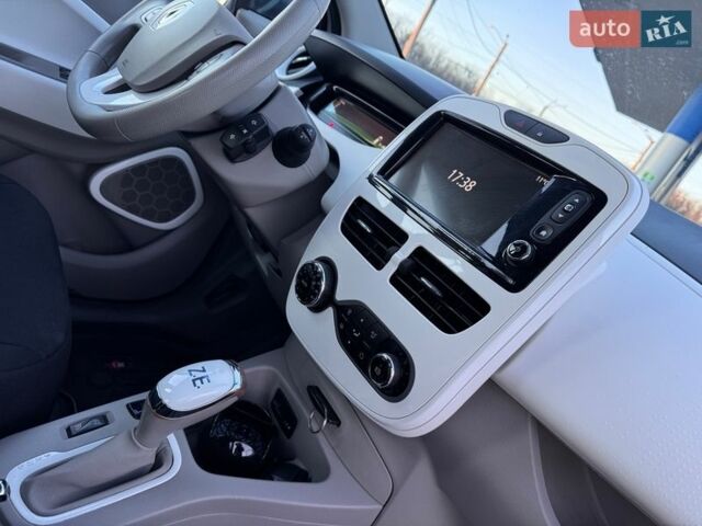 Білий Рено Зое, об'ємом двигуна 0 л та пробігом 1 тис. км за 8900 $, фото 19 на Automoto.ua