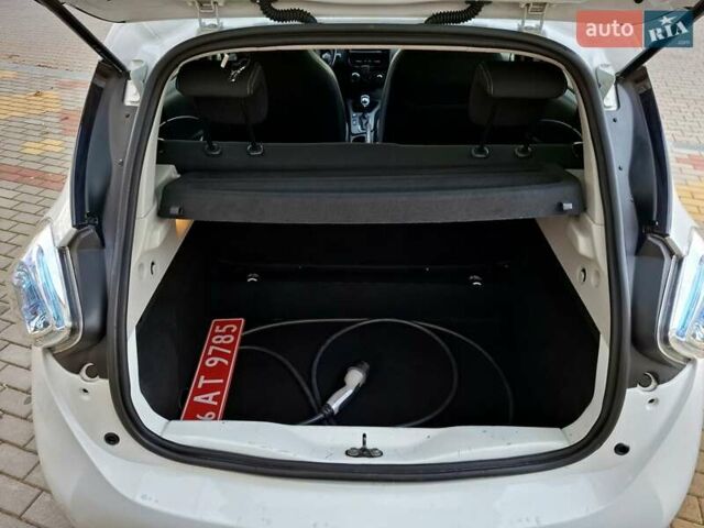 Белый Рено Зое, объемом двигателя 0 л и пробегом 129 тыс. км за 8700 $, фото 50 на Automoto.ua