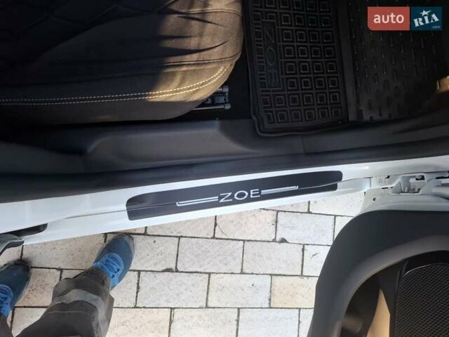 Белый Рено Зое, объемом двигателя 0 л и пробегом 176 тыс. км за 9300 $, фото 21 на Automoto.ua