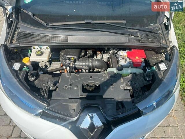 Білий Рено Зое, об'ємом двигуна 0 л та пробігом 44 тис. км за 11250 $, фото 27 на Automoto.ua