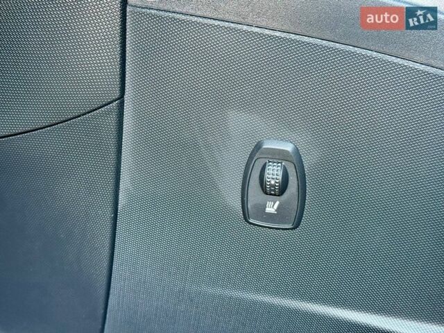 Белый Рено Зое, объемом двигателя 0 л и пробегом 73 тыс. км за 9999 $, фото 18 на Automoto.ua