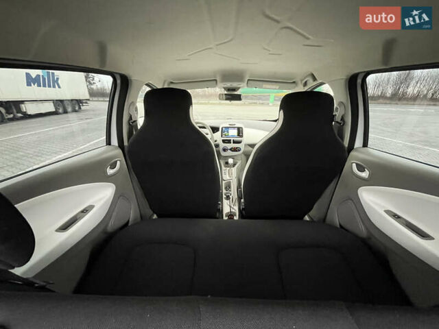 Белый Рено Зое, объемом двигателя 0 л и пробегом 98 тыс. км за 9300 $, фото 9 на Automoto.ua