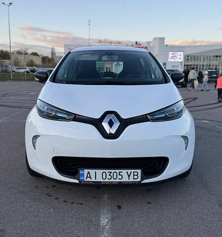 Белый Рено Зое, объемом двигателя 0 л и пробегом 117 тыс. км за 9800 $, фото 1 на Automoto.ua