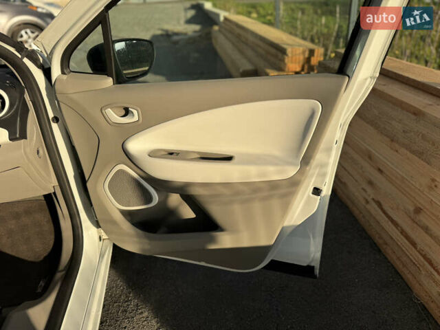 Білий Рено Зое, об'ємом двигуна 0 л та пробігом 87 тис. км за 8500 $, фото 27 на Automoto.ua
