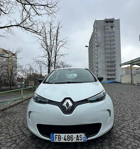 Белый Рено Зое, объемом двигателя 0 л и пробегом 97 тыс. км за 9200 $, фото 11 на Automoto.ua