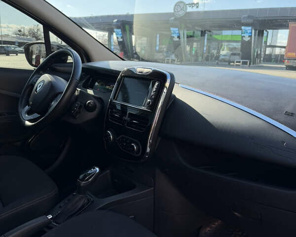 Білий Рено Зое, об'ємом двигуна 0 л та пробігом 84 тис. км за 8700 $, фото 12 на Automoto.ua