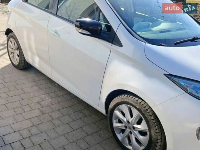 Белый Рено Зое, объемом двигателя 0 л и пробегом 129 тыс. км за 9799 $, фото 30 на Automoto.ua