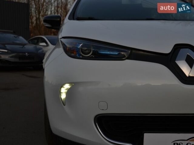 Білий Рено Зое, об'ємом двигуна 0 л та пробігом 92 тис. км за 9999 $, фото 32 на Automoto.ua