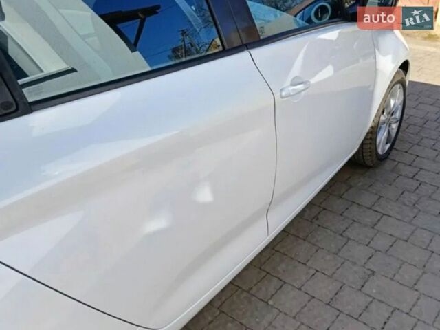Белый Рено Зое, объемом двигателя 0 л и пробегом 129 тыс. км за 9799 $, фото 31 на Automoto.ua