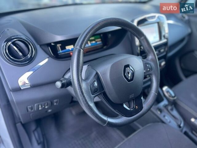 Білий Рено Зое, об'ємом двигуна 0 л та пробігом 101 тис. км за 10200 $, фото 5 на Automoto.ua