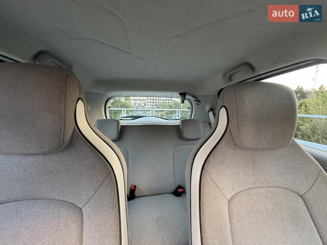 Белый Рено Зое, объемом двигателя 0 л и пробегом 70 тыс. км за 9200 $, фото 29 на Automoto.ua