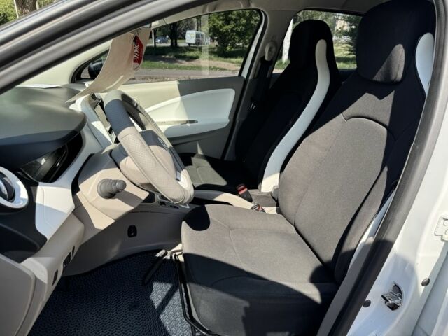 Білий Рено Зое, об'ємом двигуна 0 л та пробігом 129 тис. км за 11900 $, фото 8 на Automoto.ua