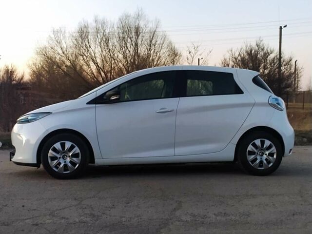 Белый Рено Зое, объемом двигателя 0 л и пробегом 176 тыс. км за 9000 $, фото 3 на Automoto.ua