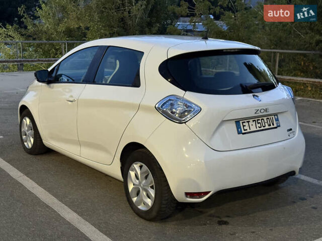 Белый Рено Зое, объемом двигателя 0 л и пробегом 82 тыс. км за 8999 $, фото 5 на Automoto.ua