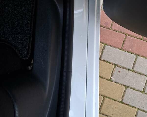 Белый Рено Зое, объемом двигателя 0 л и пробегом 129 тыс. км за 8700 $, фото 29 на Automoto.ua