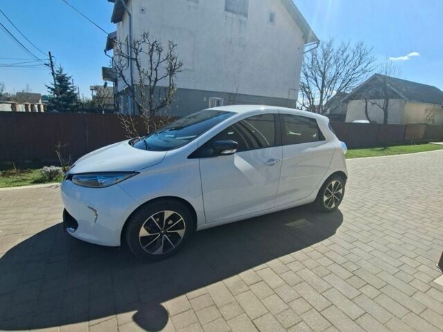 Белый Рено Зое, объемом двигателя 0 л и пробегом 103 тыс. км за 9400 $, фото 1 на Automoto.ua