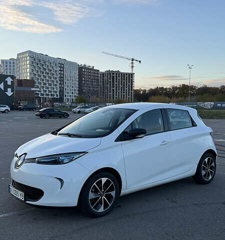 Белый Рено Зое, объемом двигателя 0 л и пробегом 117 тыс. км за 9800 $, фото 3 на Automoto.ua