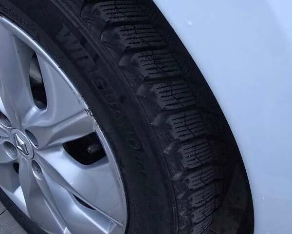 Белый Рено Зое, объемом двигателя 0 л и пробегом 122 тыс. км за 9000 $, фото 12 на Automoto.ua