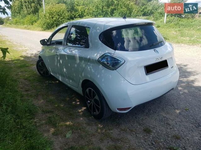 Белый Рено Зое, объемом двигателя 0 л и пробегом 95 тыс. км за 11000 $, фото 9 на Automoto.ua