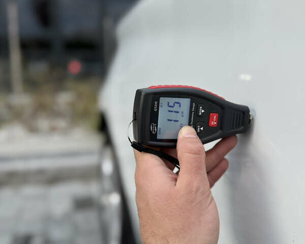 Белый Рено Зое, объемом двигателя 0 л и пробегом 75 тыс. км за 9900 $, фото 56 на Automoto.ua