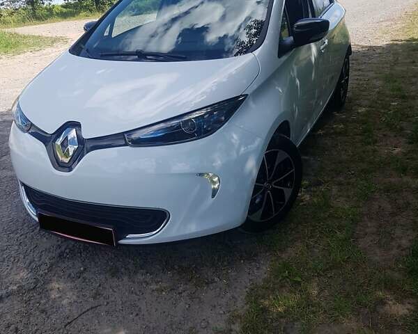 Белый Рено Зое, объемом двигателя 0 л и пробегом 95 тыс. км за 11000 $, фото 3 на Automoto.ua