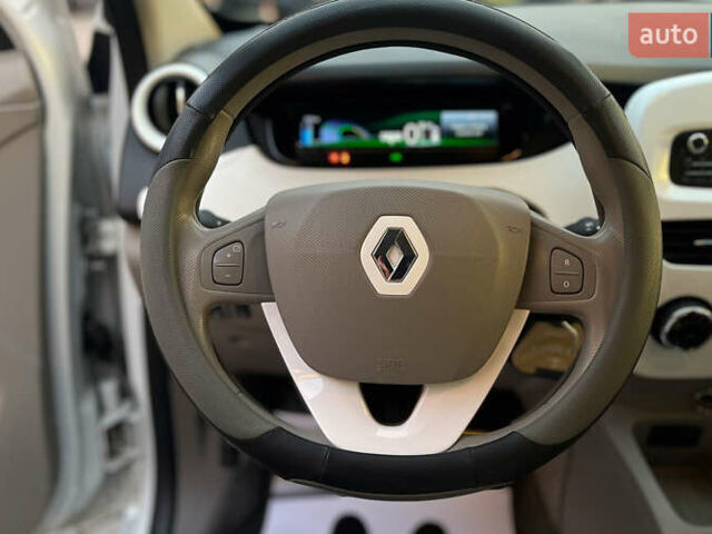 Белый Рено Зое, объемом двигателя 0 л и пробегом 153 тыс. км за 8000 $, фото 11 на Automoto.ua
