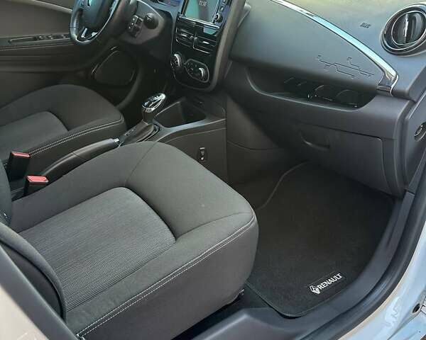 Білий Рено Зое, об'ємом двигуна 0 л та пробігом 41 тис. км за 11500 $, фото 19 на Automoto.ua