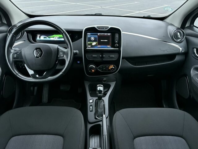 Белый Рено Зое, объемом двигателя 0 л и пробегом 37 тыс. км за 9600 $, фото 14 на Automoto.ua