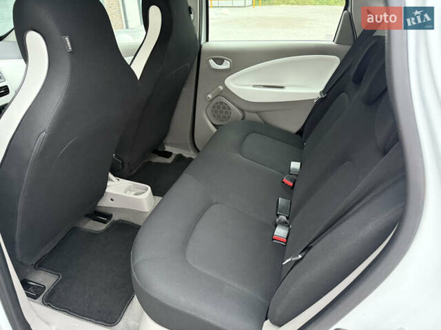 Белый Рено Зое, объемом двигателя 0 л и пробегом 127 тыс. км за 9200 $, фото 46 на Automoto.ua
