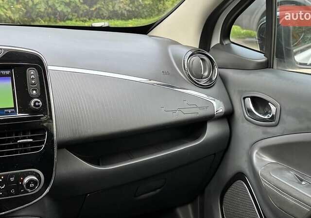 Белый Рено Зое, объемом двигателя 0 л и пробегом 157 тыс. км за 8700 $, фото 13 на Automoto.ua