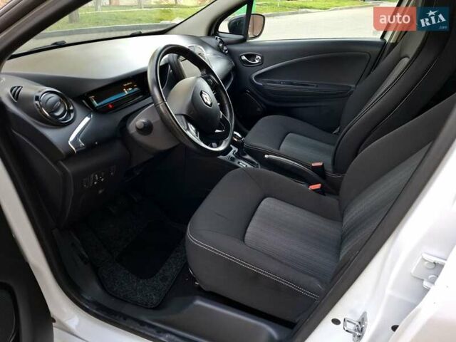Белый Рено Зое, объемом двигателя 0 л и пробегом 129 тыс. км за 8700 $, фото 20 на Automoto.ua