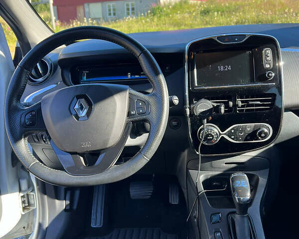 Білий Рено Зое, об'ємом двигуна 0 л та пробігом 73 тис. км за 6200 $, фото 14 на Automoto.ua